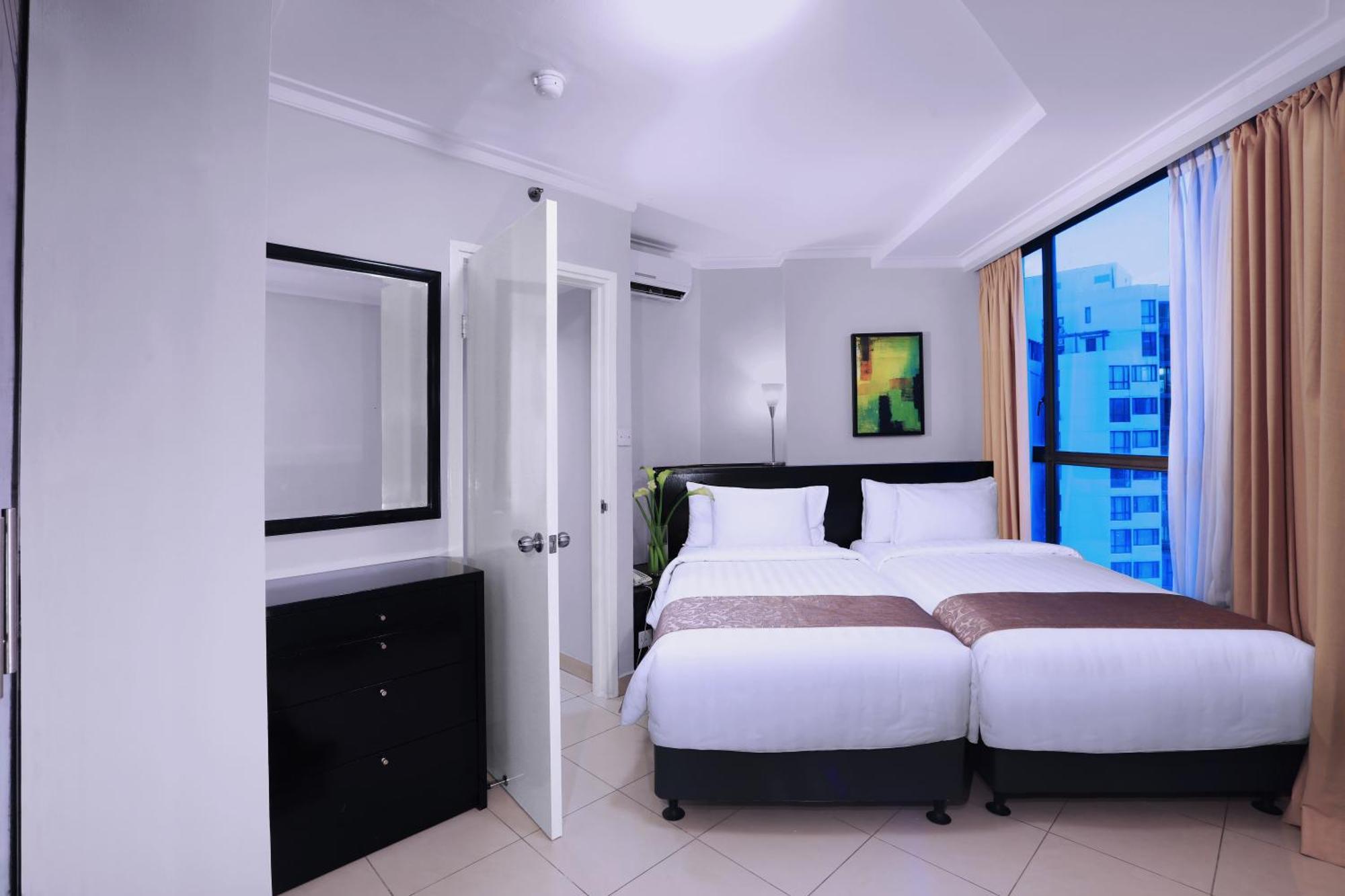 Executive Suite Double Queen Room