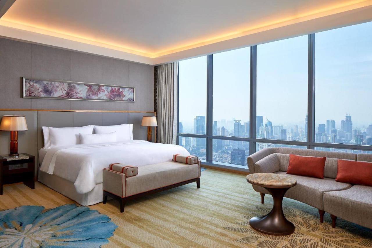 Deluxe King Room Skyline View