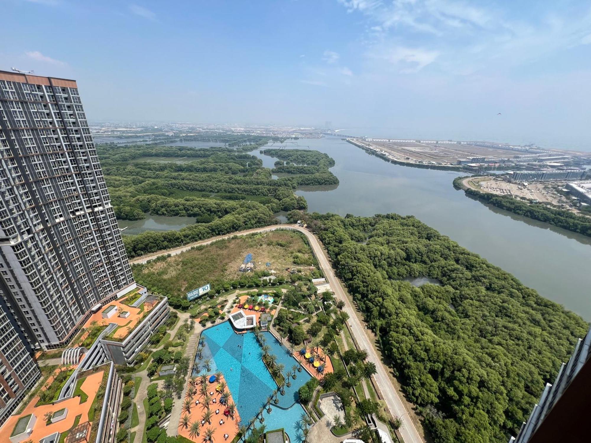 One-Bedroom Apartment Balcony Sea View