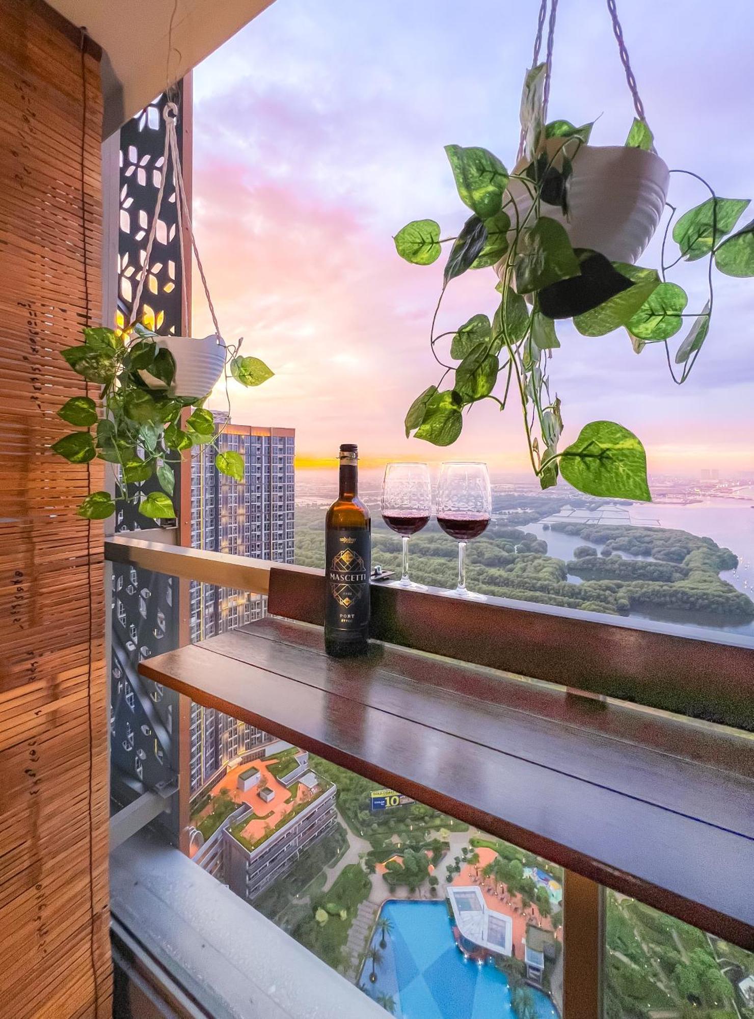 One-Bedroom Apartment Balcony Sea View