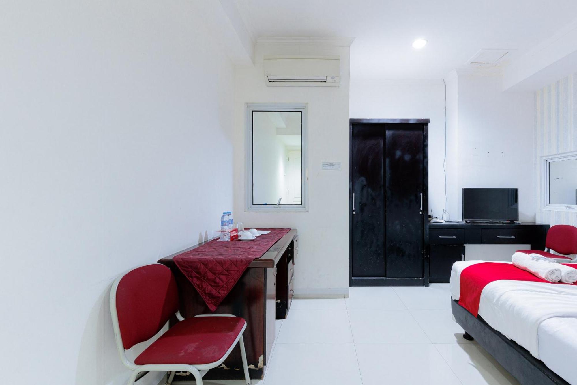 RedDoorz Double Room