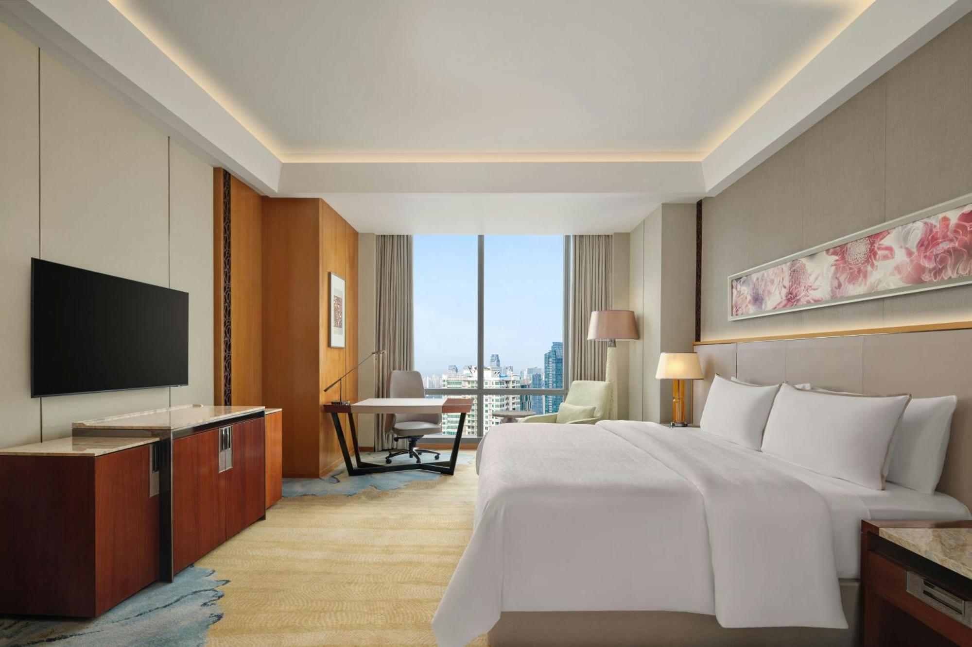 Deluxe King Room Skyline View