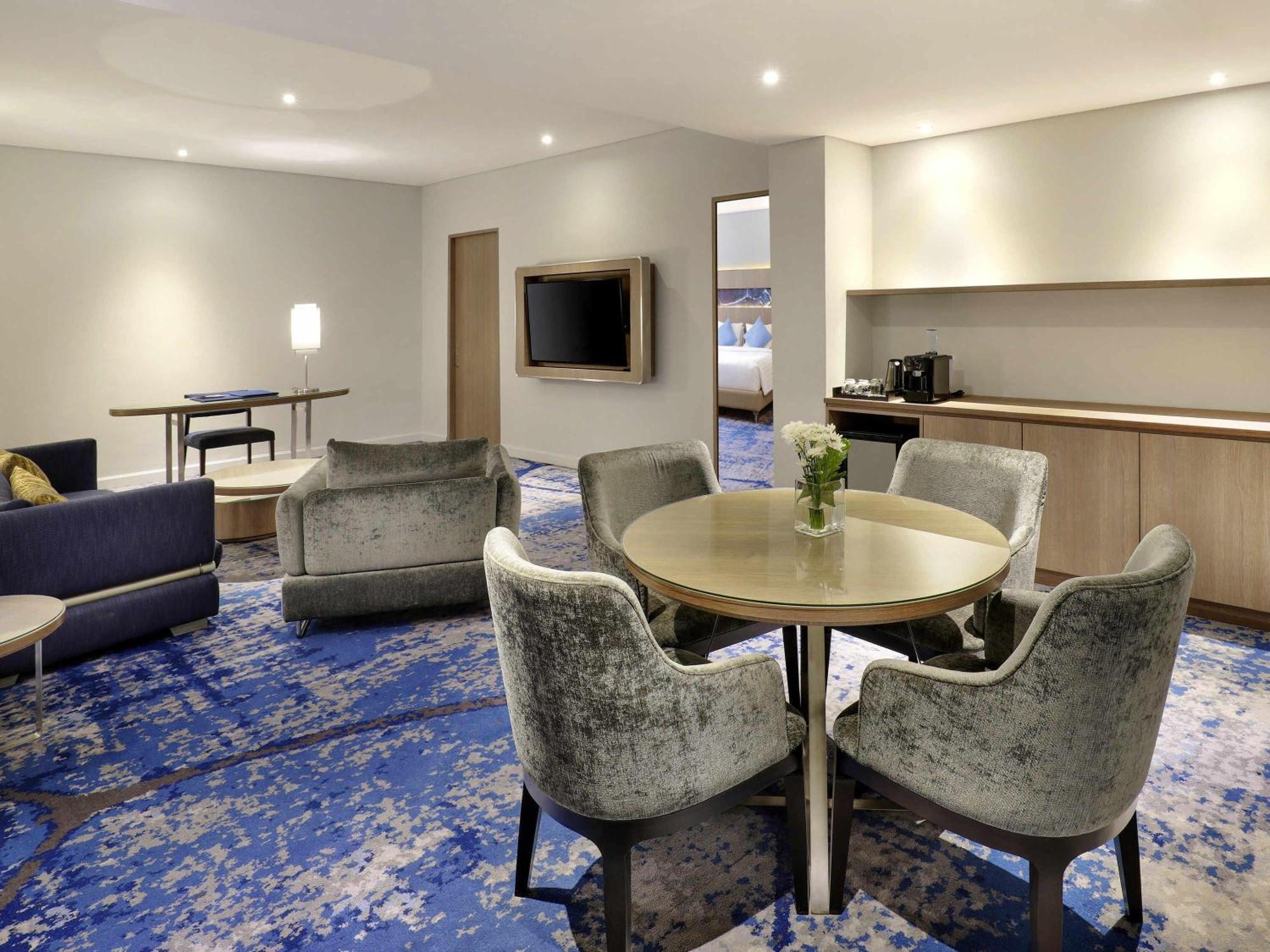 Deluxe Suite Premier Floor