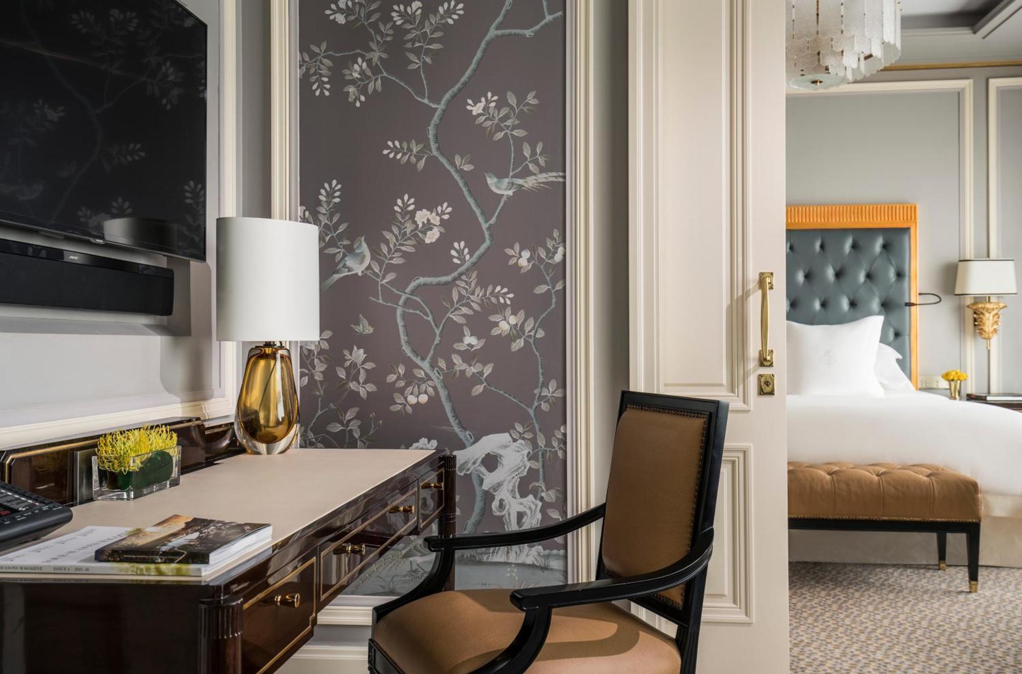 Deluxe King Suite