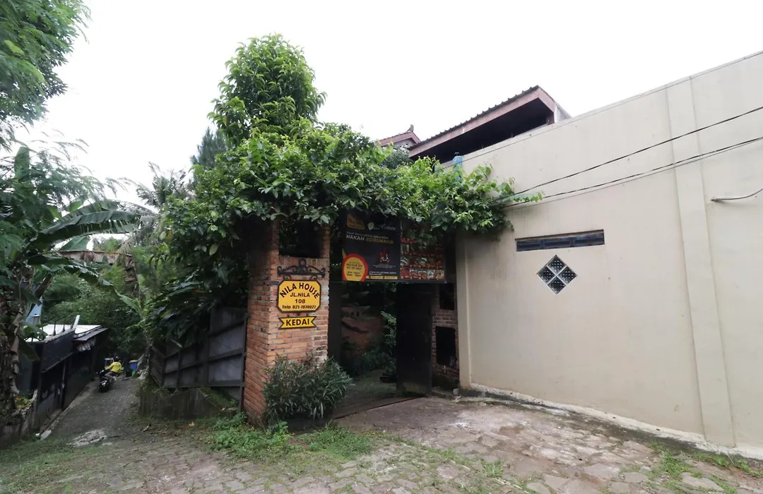 Nila House, Sharia Family Home Stay-1