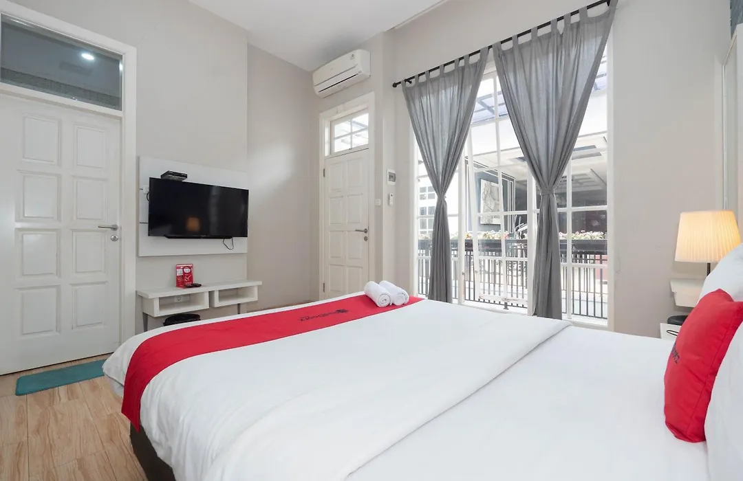 Reddoorz Premium Near Rs Pondok Indah-1