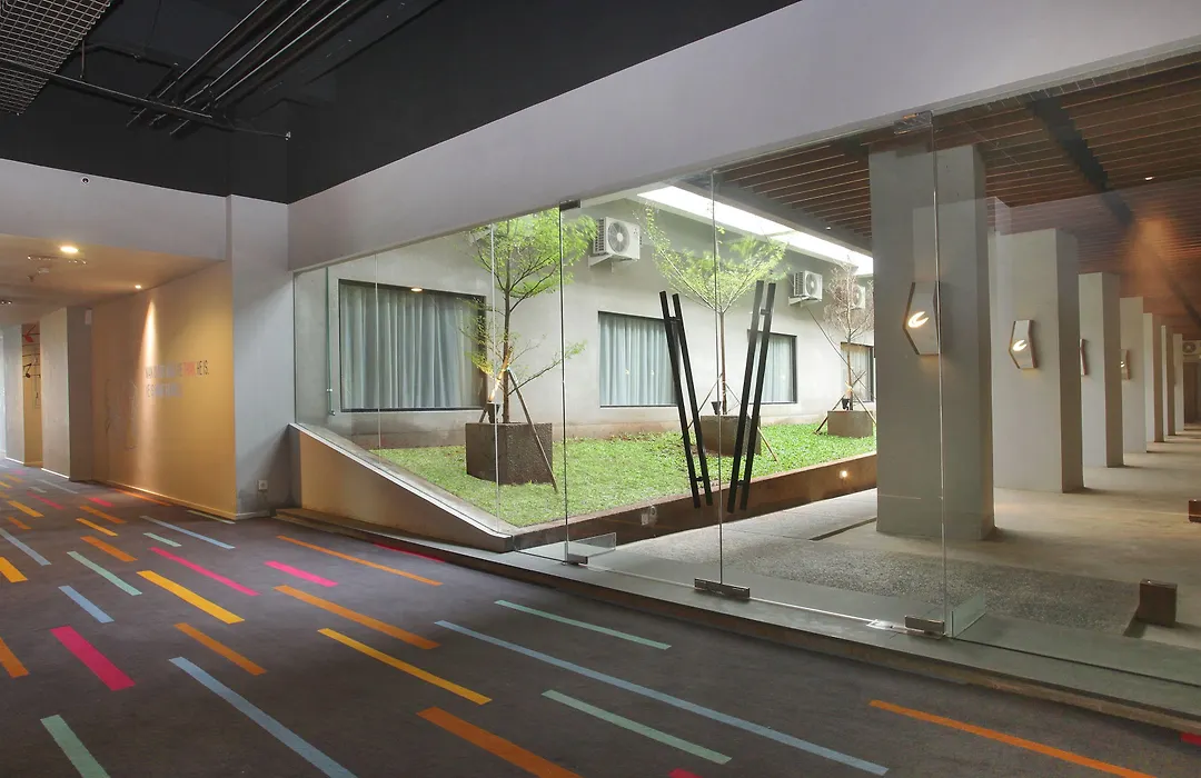 Cabin Hotel-1