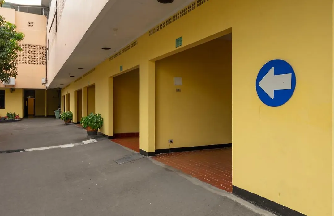 Reddoorz Plus Near Ancol-1