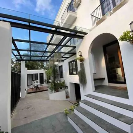 Loewys Home Tanjung Duren Jakarta Barat-2