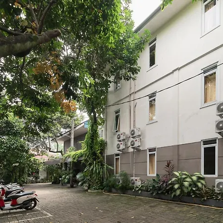 Urbanview Hotel Minongga Pondok Labu-3