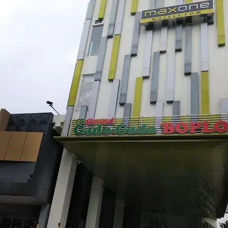 Maxonehotels At Kramat-3