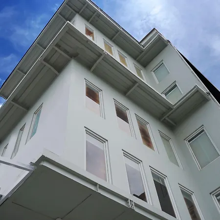 UROOMS Senayan-3