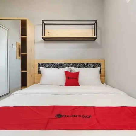 Reddoorz Near Plaza Atrium Senen-3