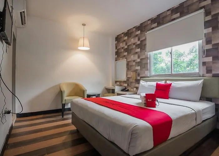 RedDoorz Plus Near Mangga Besar Station