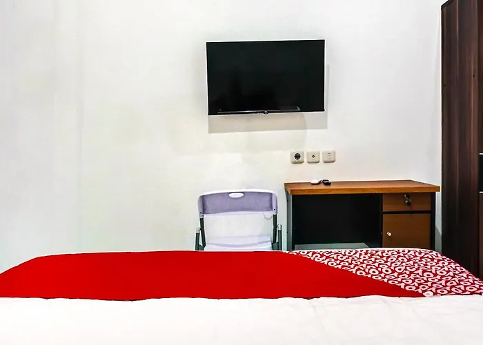Oyo 90941 Egelsa 2020 Syariah Hotel Jakarta, Indonesia