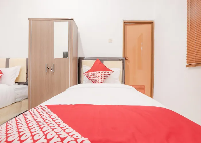 Reddoorz Near Esa Unggul University Jakarta Campus
