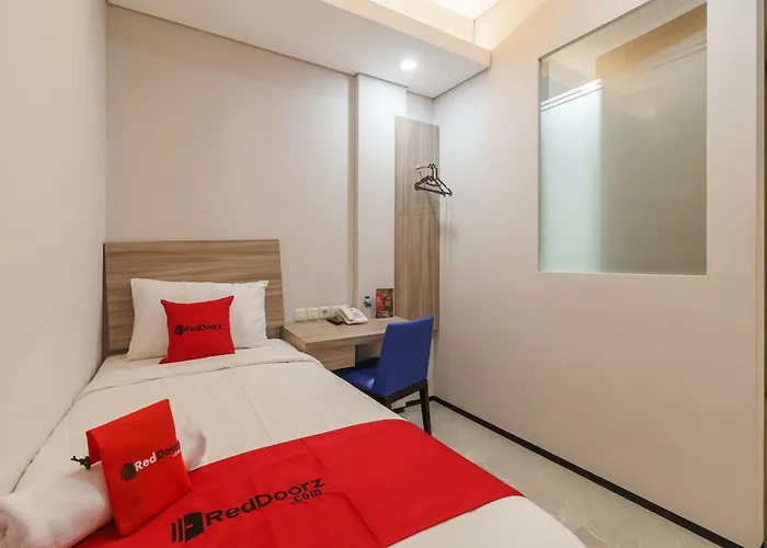 Reddoorz Plus Near Senayan City
