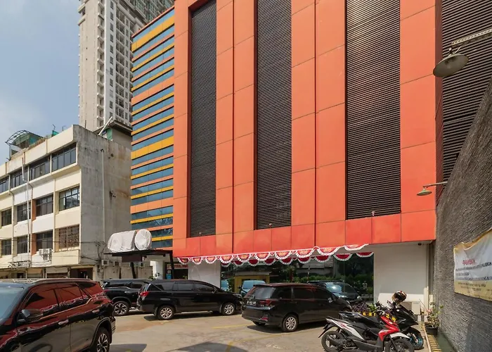 RedDoorz at Jalan Gunung Sahari