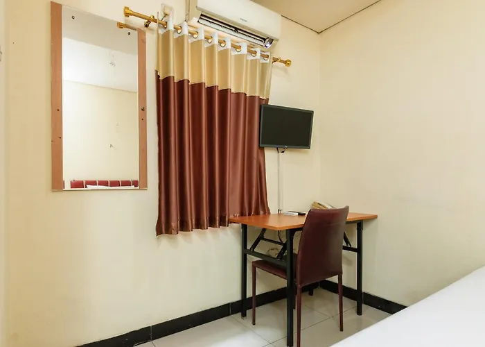 RedDoorz Plus @ Jalan Pemuda Jakarta, Indonesia