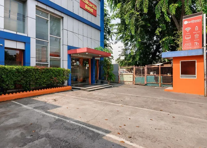 RedDoorz Plus @ Jalan Pemuda Jakarta