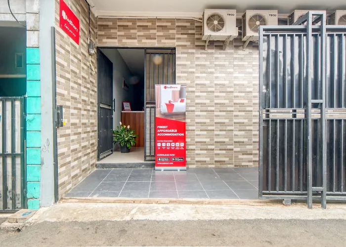 RedDoorz Near Graha Cijantung Mall