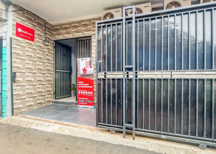 RedDoorz Near Graha Cijantung Mall