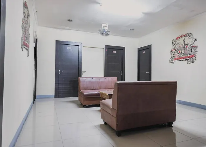 RedDoorz near ITC Cempaka Mas
