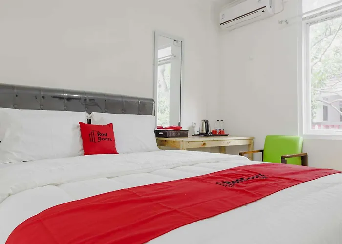 Reddoorz Plus Near Upn Veteran Jakarta, Indonesia